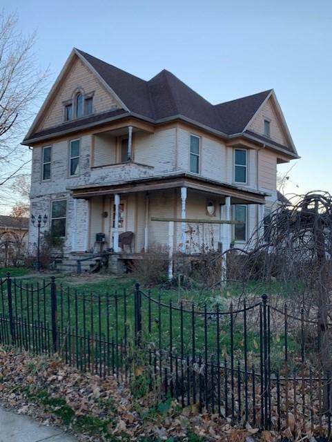 1301 B Avenue - Photo 1