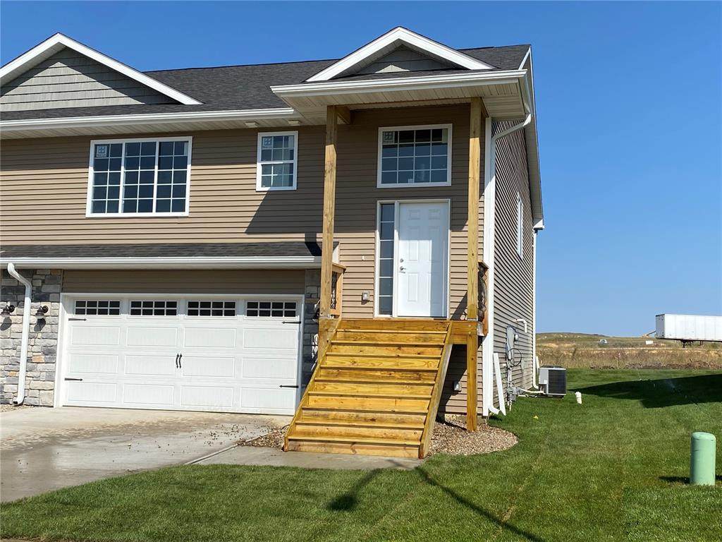 1020 Creekside Drive - Photo 1