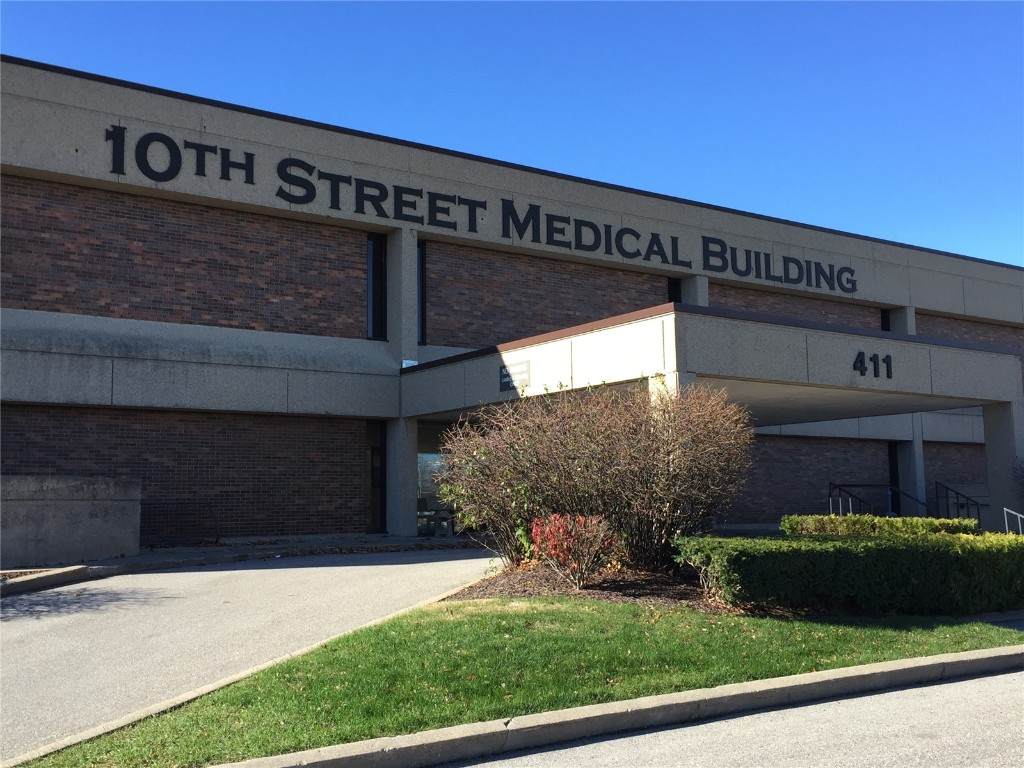 411 10th Street - Photo 1