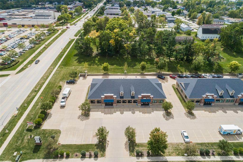 917 Barrington Parkway - Photo 1