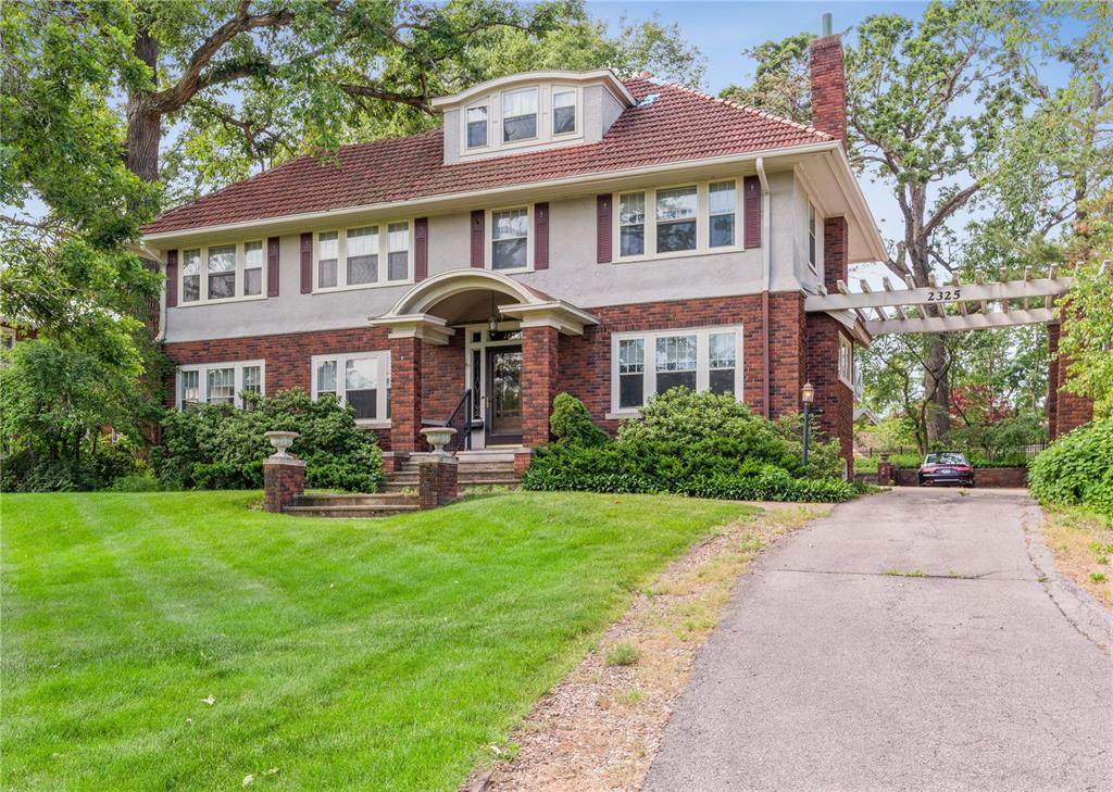 2325 Grande Avenue - Photo 1