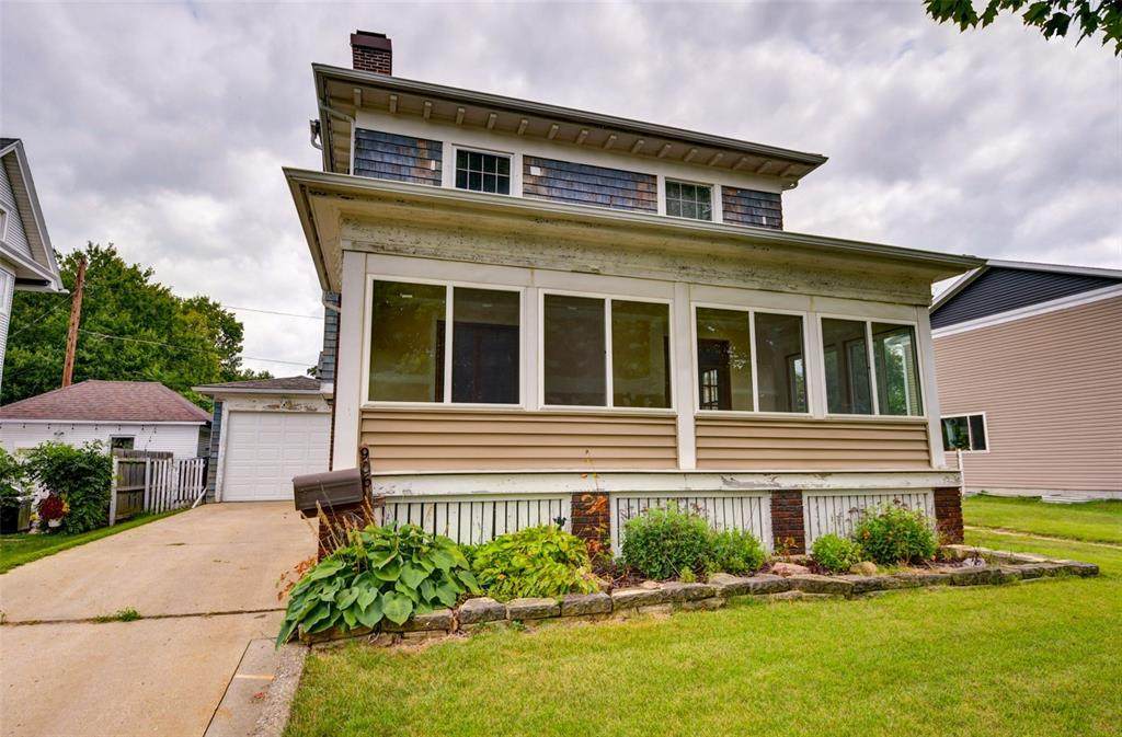 906 A Ave - Photo 1