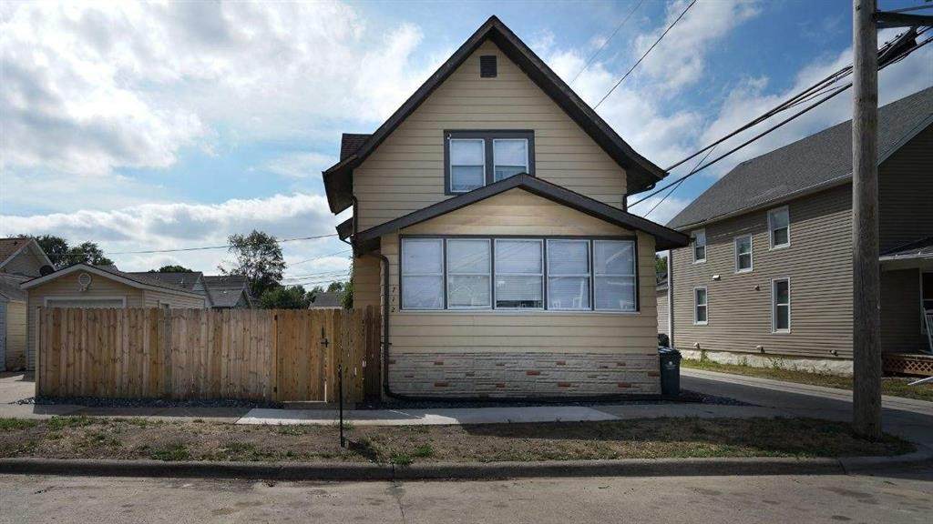 712 8th Street - Photo 1