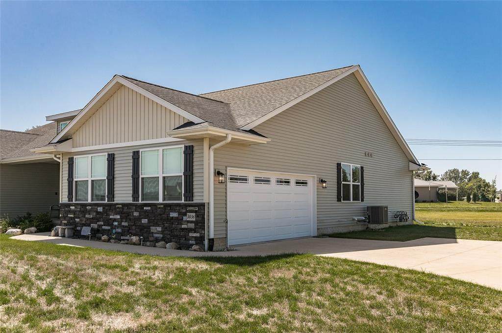 3036 Sherwood Drive - Photo 1