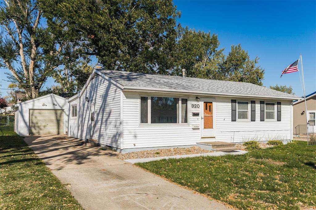 920 W 8th Ave - Photo 1