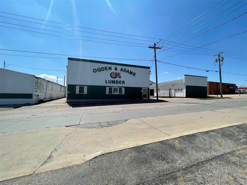 123 32nd St Dr - Photo 1