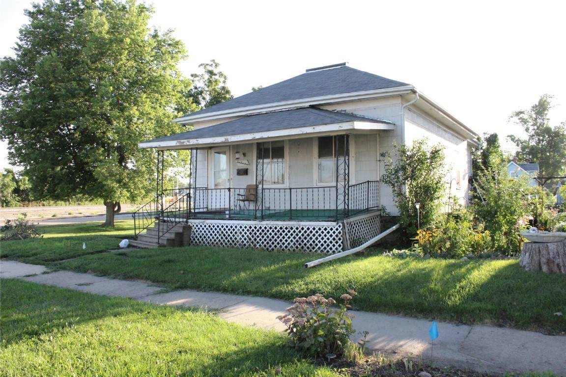 1014 8th Street - Photo 1