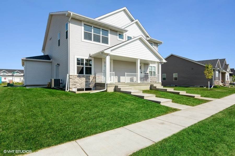 2485 Rookwood Lane - Photo 1