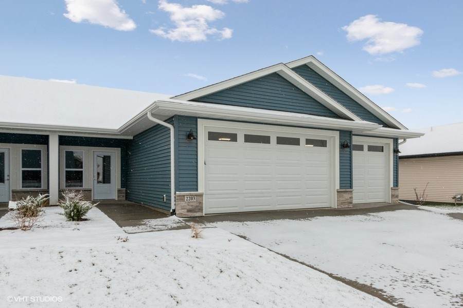 2203 Oak Terrace Avenue - Photo 1