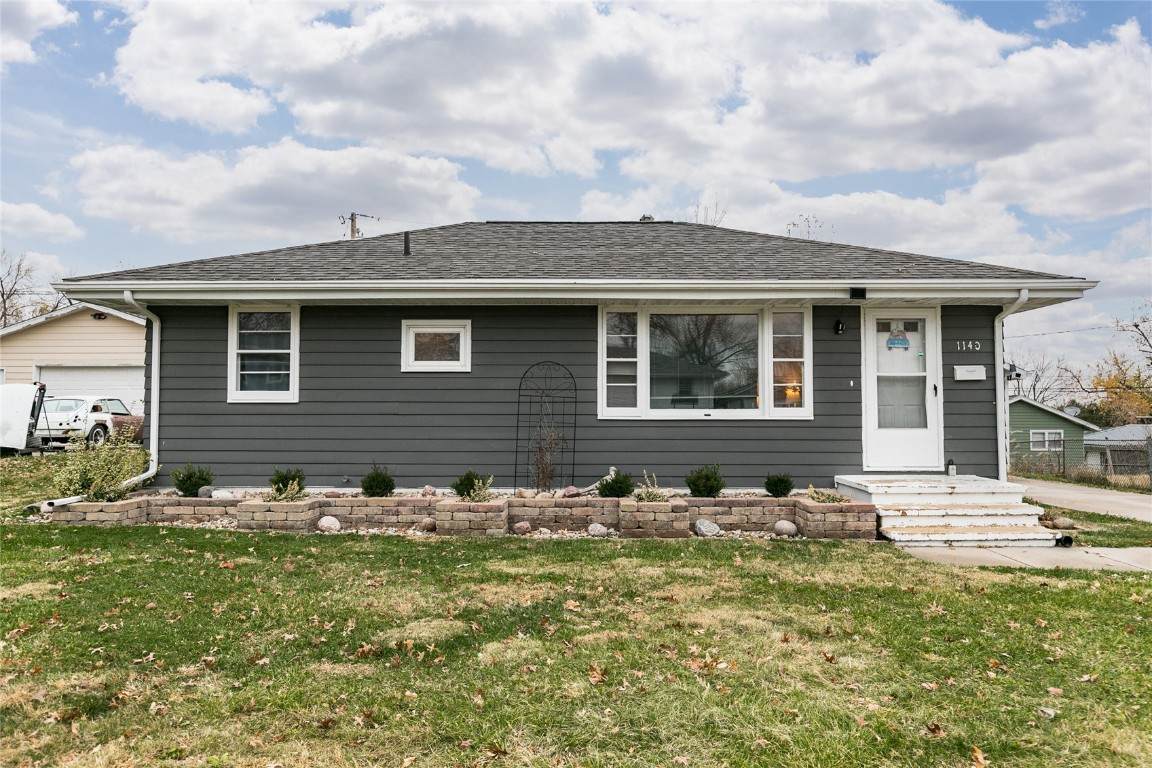 1140 Longview Drive - Photo 1