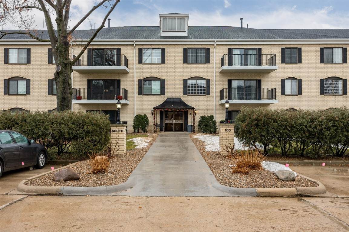 100 Thompson Drive - Photo 1