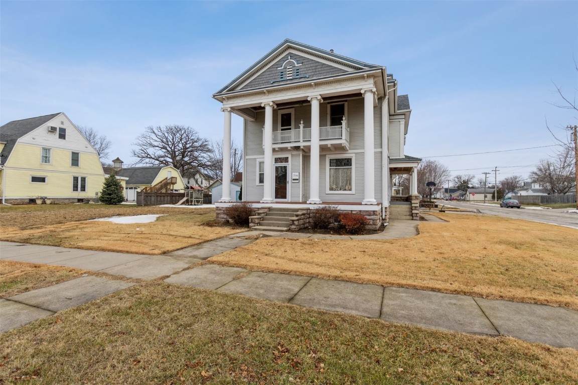 714 1st Avenue - Photo 1