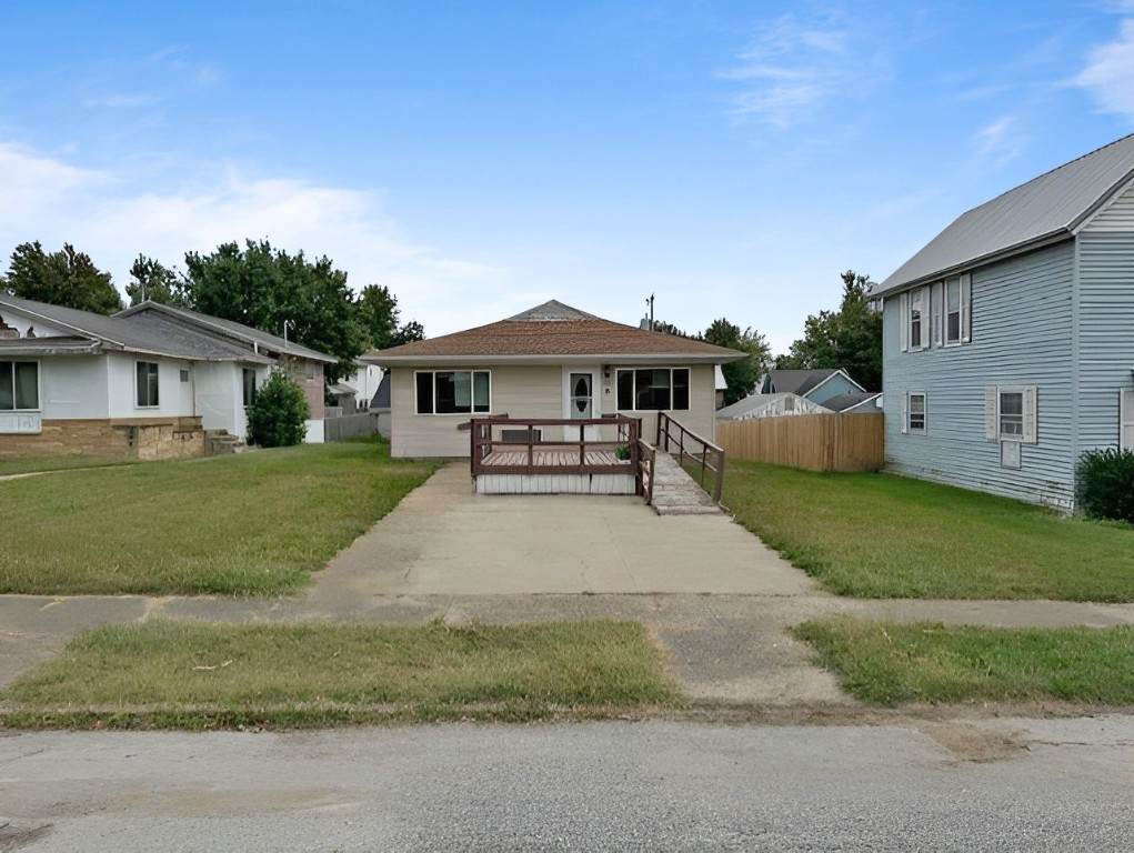 208 4th Avenue - Photo 1