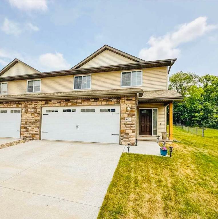 1004 Creekside Drive - Photo 1