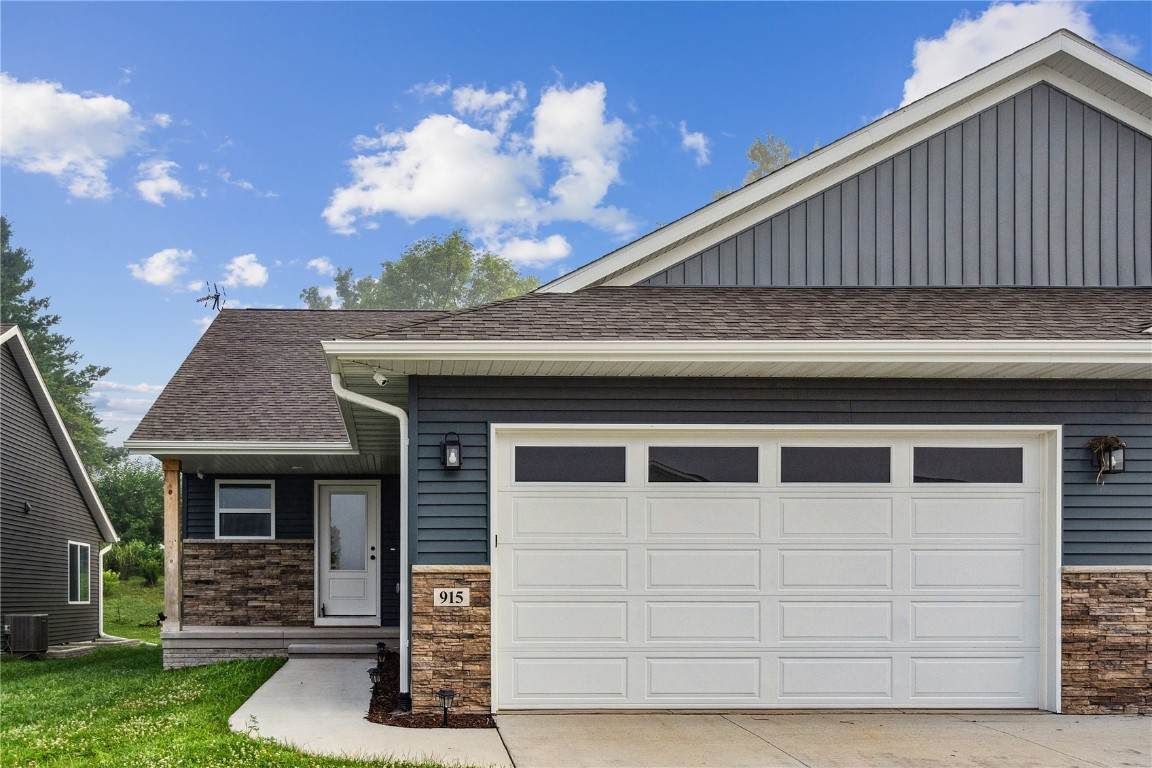915 Prairie View Drive - Photo 1