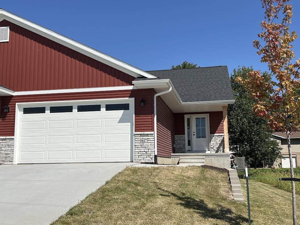 817 Prairie View Drive - Photo 1