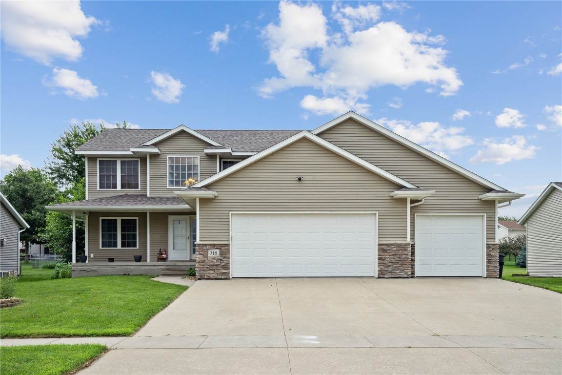 318 Crestview Drive - Photo 1
