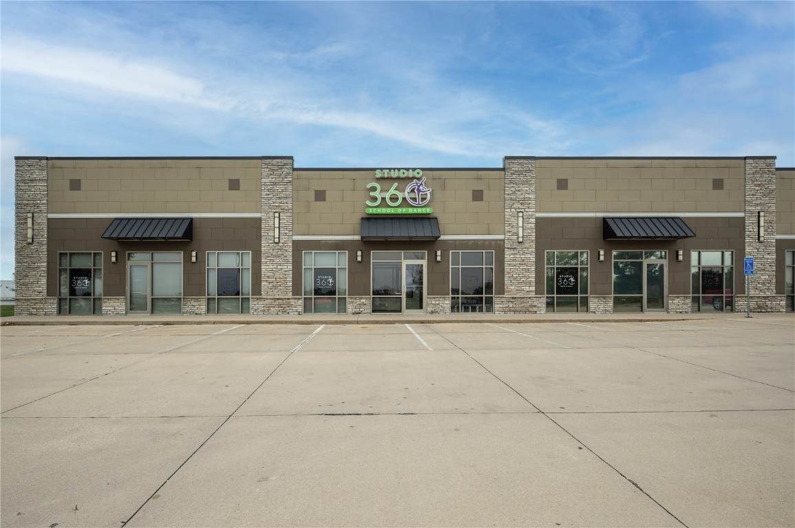 8806 St. Martin Boulevard - Photo 1