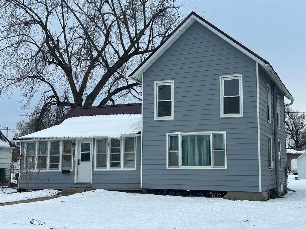 906 6th Avenue - Photo 1