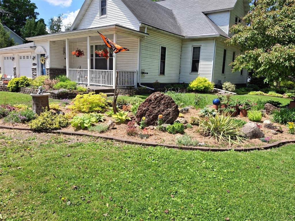 893 Short Avenue - Photo 1