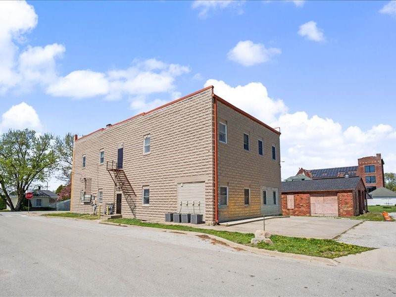 https://bt-photos.global.ssl.fastly.net/cedarrapids/orig_boomver_2_2600130-2.jpg