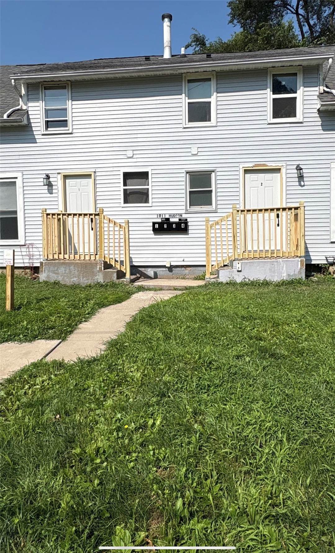 1011 Hudson Avenue - Photo 1