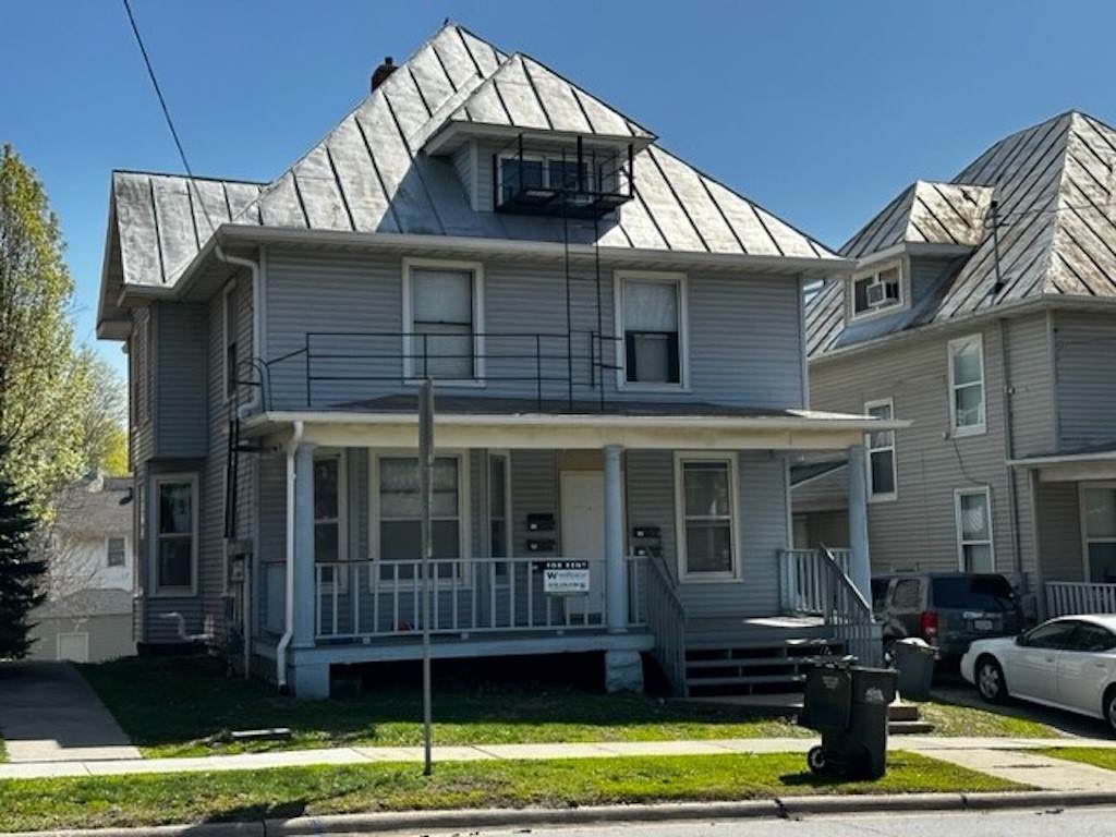 905 Burlington Street - Photo 1