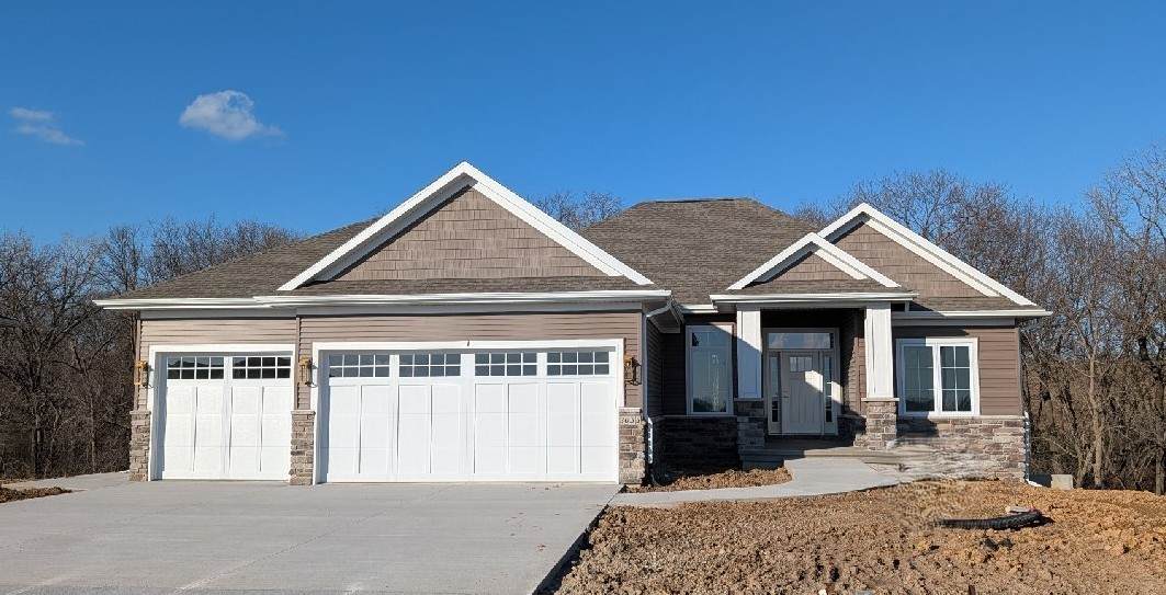 3055 Ridgeview Circle - Photo 1