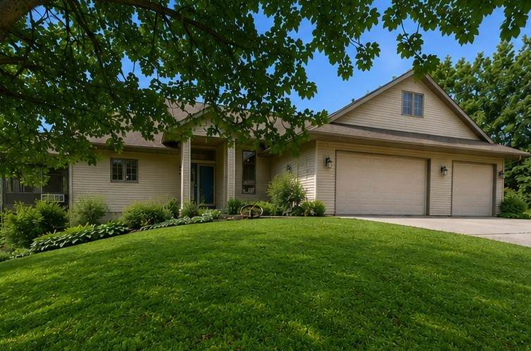 2792 Holly Court - Photo 1