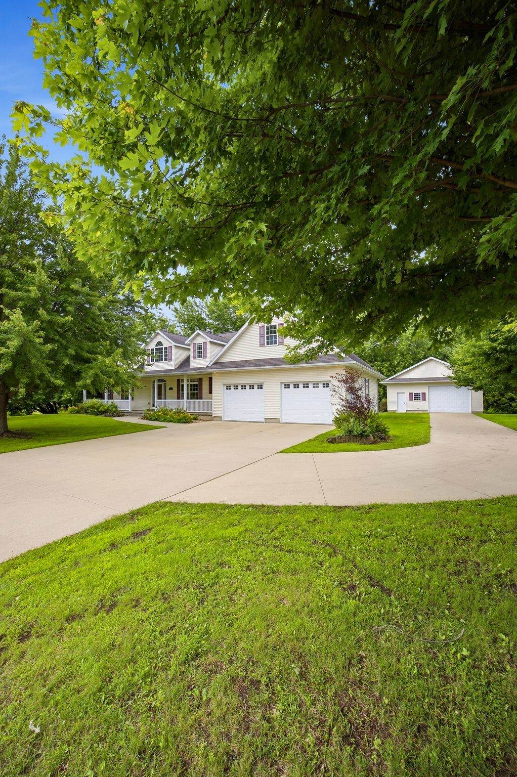 https://bt-photos.global.ssl.fastly.net/cedarrapids/1280_boomver_2_2604213-2.jpg
