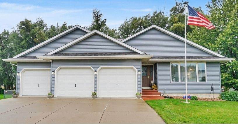 811 Valley Court - Photo 1