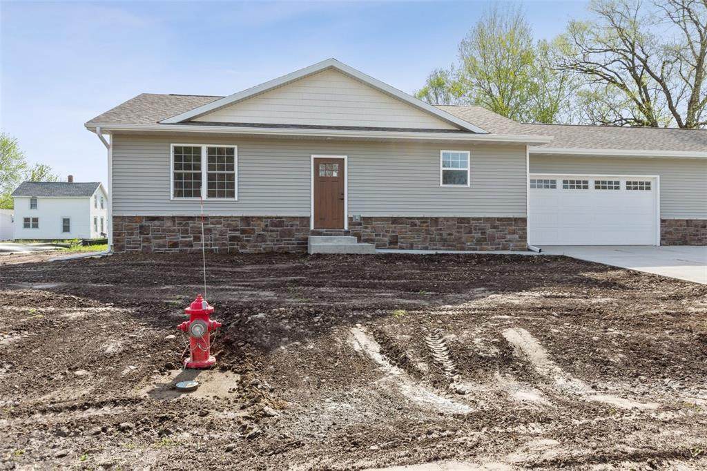 906 3rd Street - Photo 1
