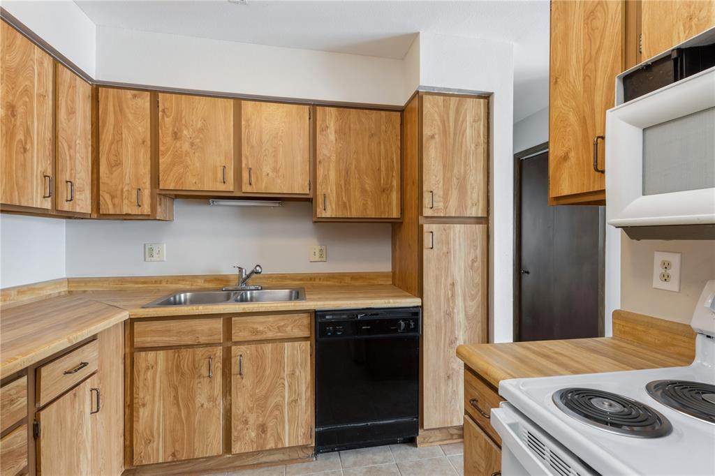 1013 Woodland Heights Court - Photo 1
