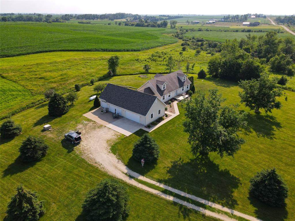 686 Hodgin Road - Photo 1