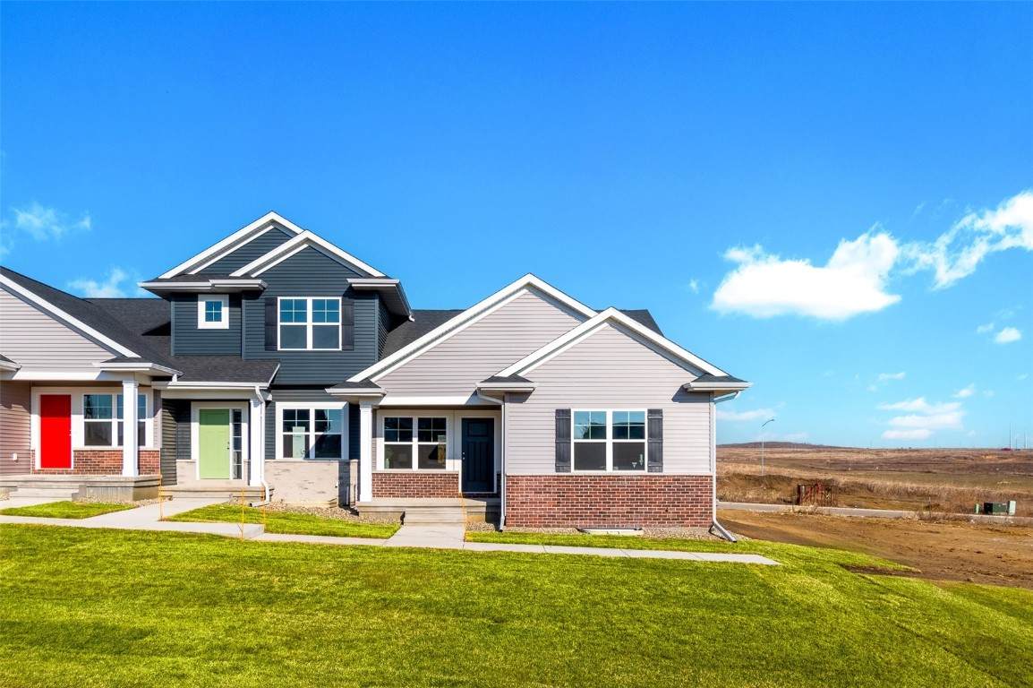 627 Catherine Drive - Photo 1