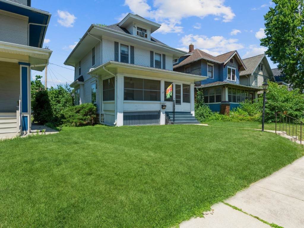 1816 Grande Avenue - Photo 1