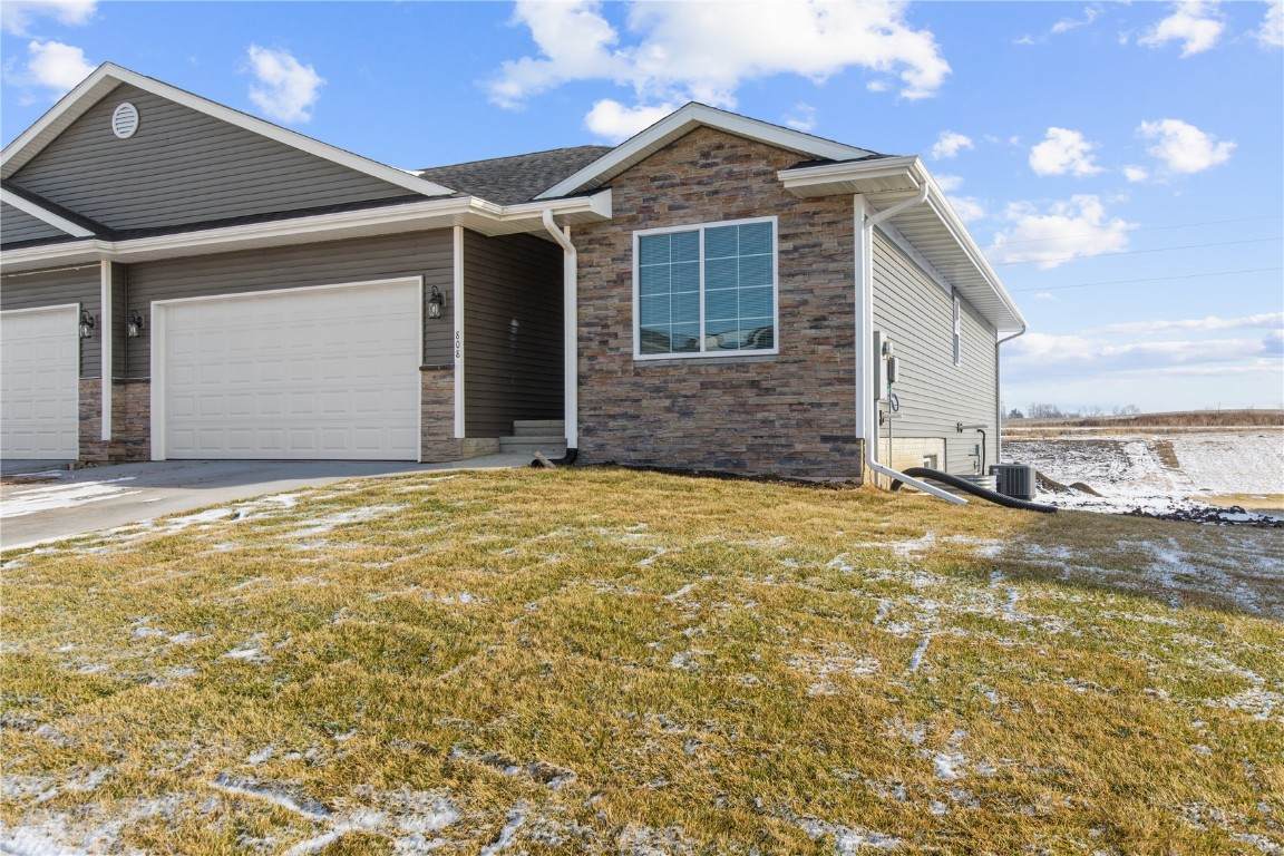 808 Heartland Court - Photo 1