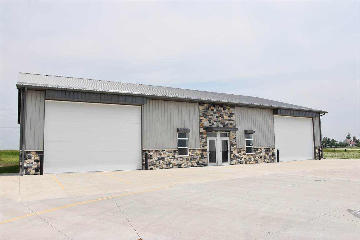 5624 Business Lane - Photo 1