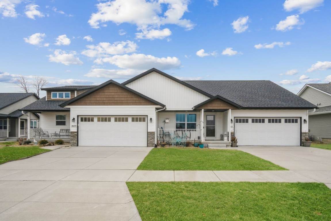 1609 Petrus Drive - Photo 1