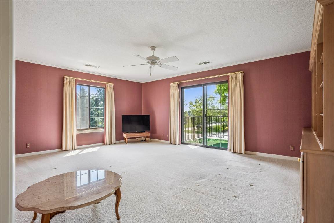 100 Thompson Drive - Photo 1