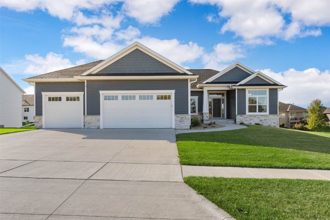 819 Hampshire Circle - Photo 1