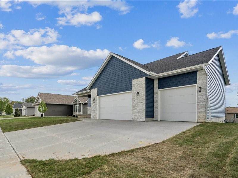 https://bt-photos.global.ssl.fastly.net/cedarrapids/orig_boomver_3_2509971-2.jpg