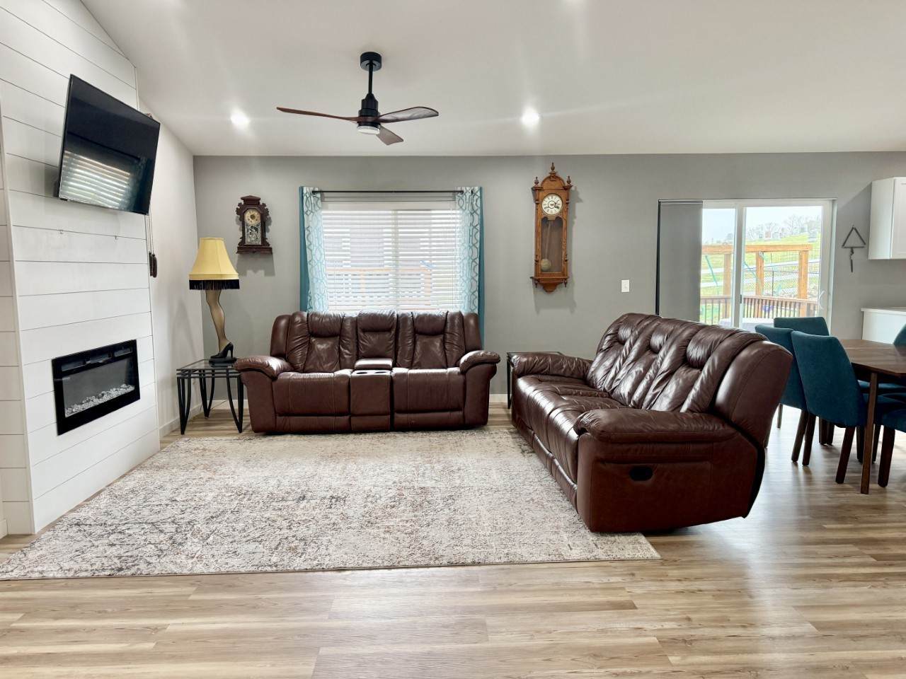 https://bt-photos.global.ssl.fastly.net/cedarrapids/orig_boomver_3_2602143-2.jpg