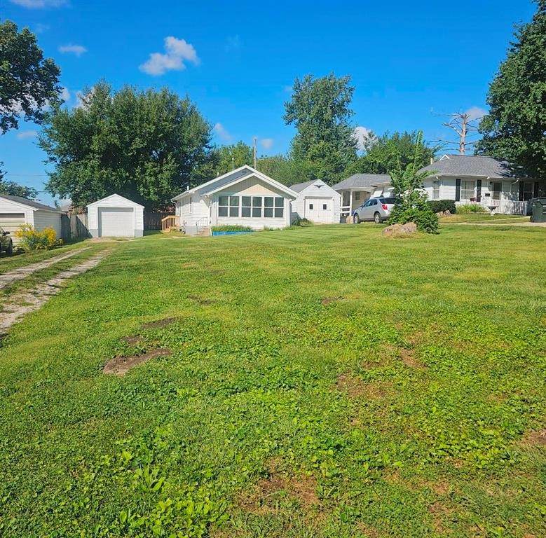 1325 Maplewood Drive - Photo 1
