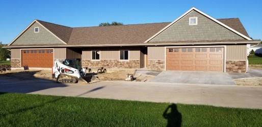 208 Golfview Court - Photo 1