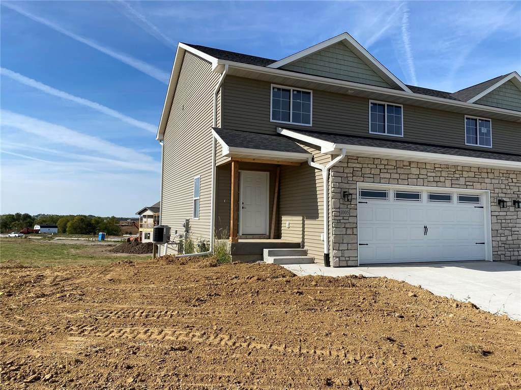 1005 Creekside Drive - Photo 1