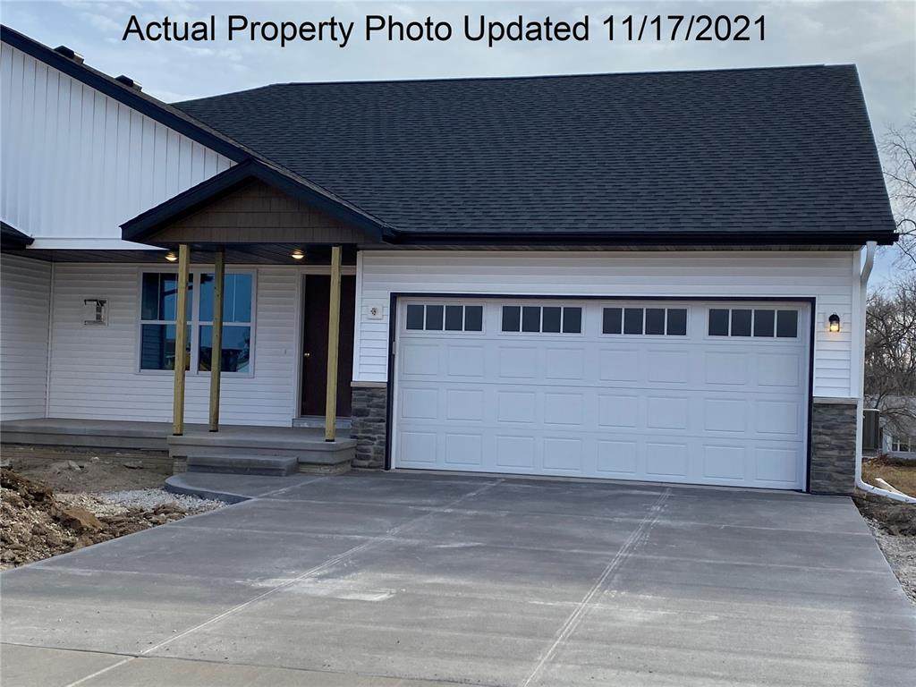 1611 Petrus Drive - Photo 1
