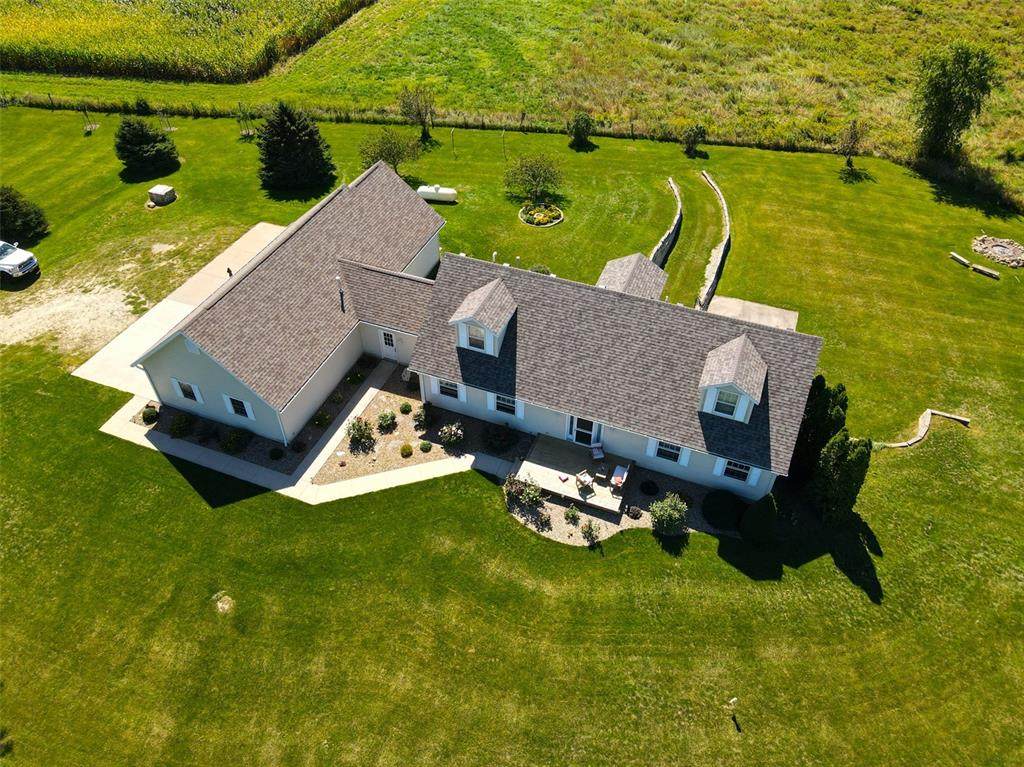 686 Hodgin Road - Photo 1