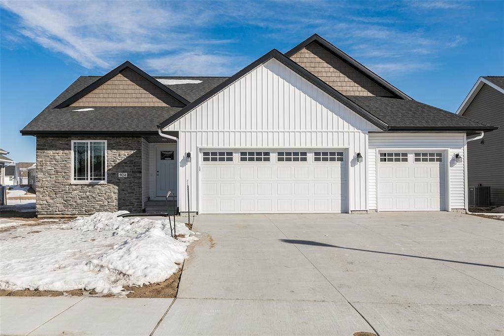 924 Crescent View Drive - Photo 1