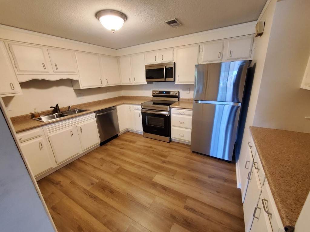 130 Thompson Drive - Photo 1